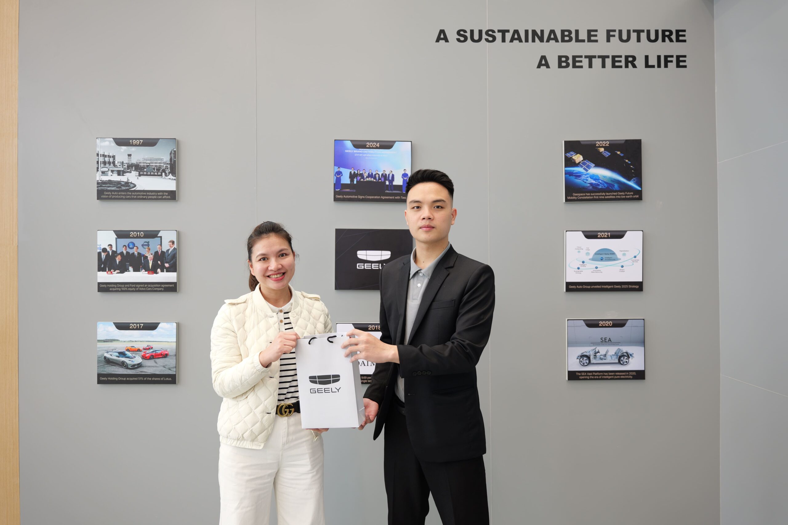 Những món quà độc quyền Geely Nguyễn Văn Trỗi tri ân khách hàng 